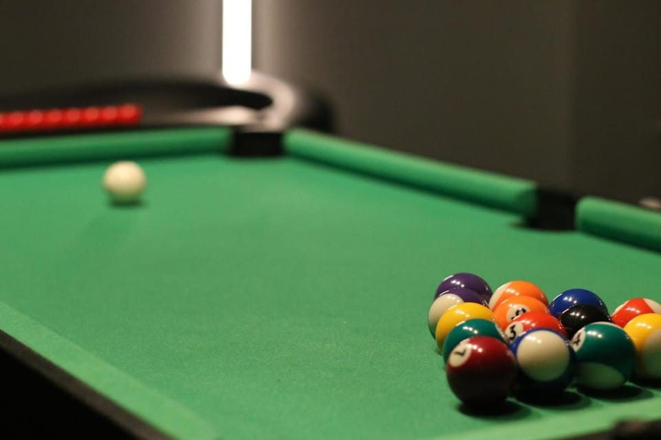 Billiard, Game Room