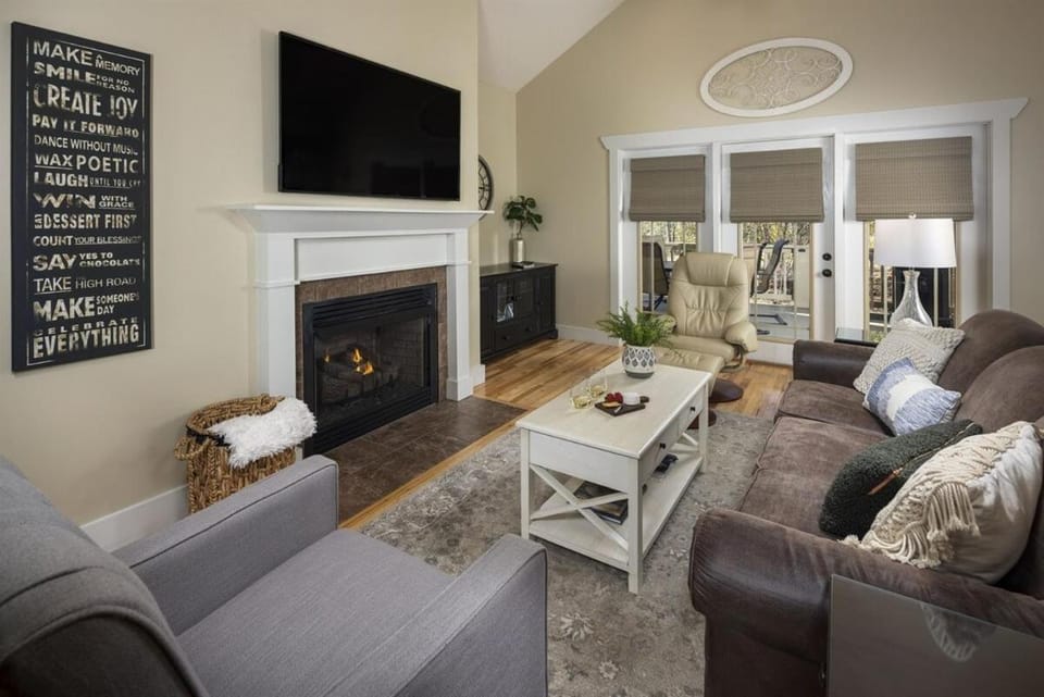 The Magnolia Cottage House in Bent Creek