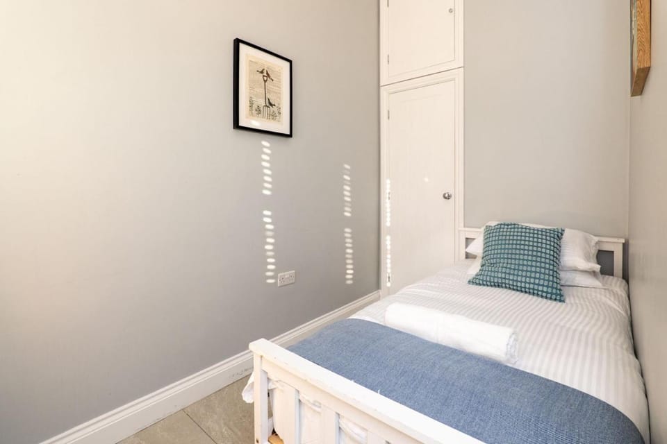 Bed, Bedroom, wardrobe