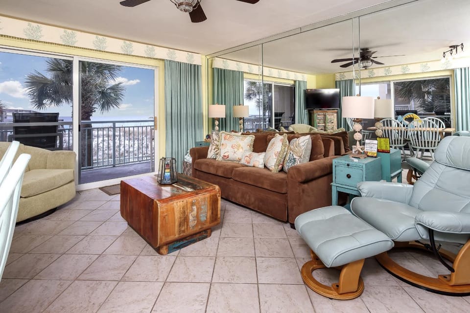 Pelican Isle 101 Large end unit Gulf Front condo House in Okaloosa Island