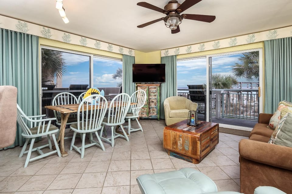 Pelican Isle 101 Large end unit Gulf Front condo House in Okaloosa Island