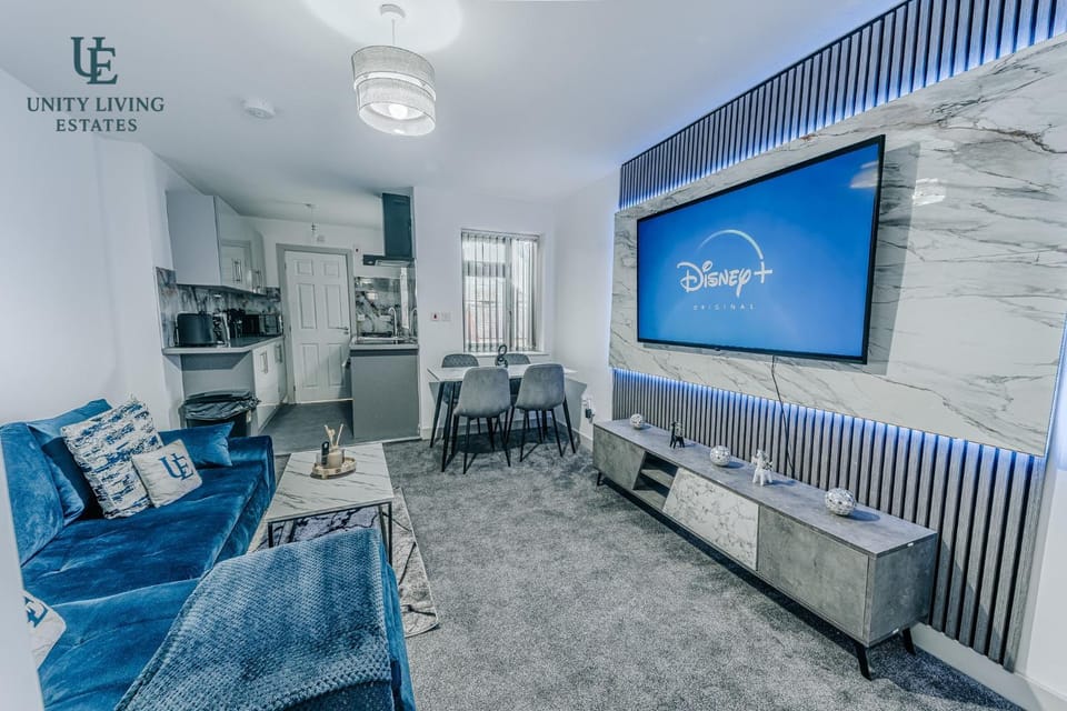 The Royal Suite 1BR Apartment Near Etihad Stadium & Coop Live Apartment in Manchester