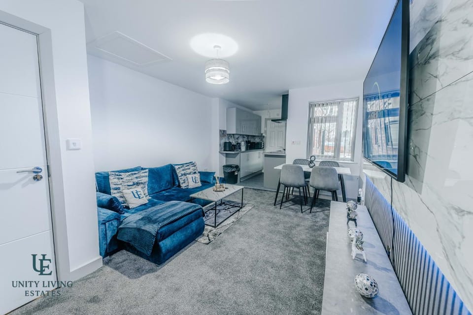 The Royal Suite 1BR Apartment Near Etihad Stadium & Coop Live Apartment in Manchester