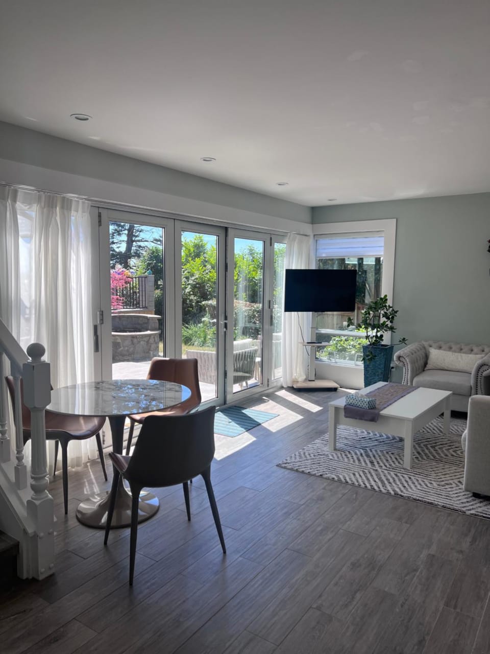 2BR 2Bath Suite - Ocean View Deck - Walk to Beach Apartment in White Rock