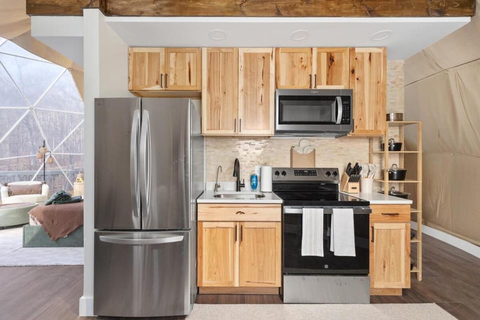 Sky Dome - Romantic Stay, Hot Tub, Wi-Fi, AC & Heat House in Shenandoah Valley