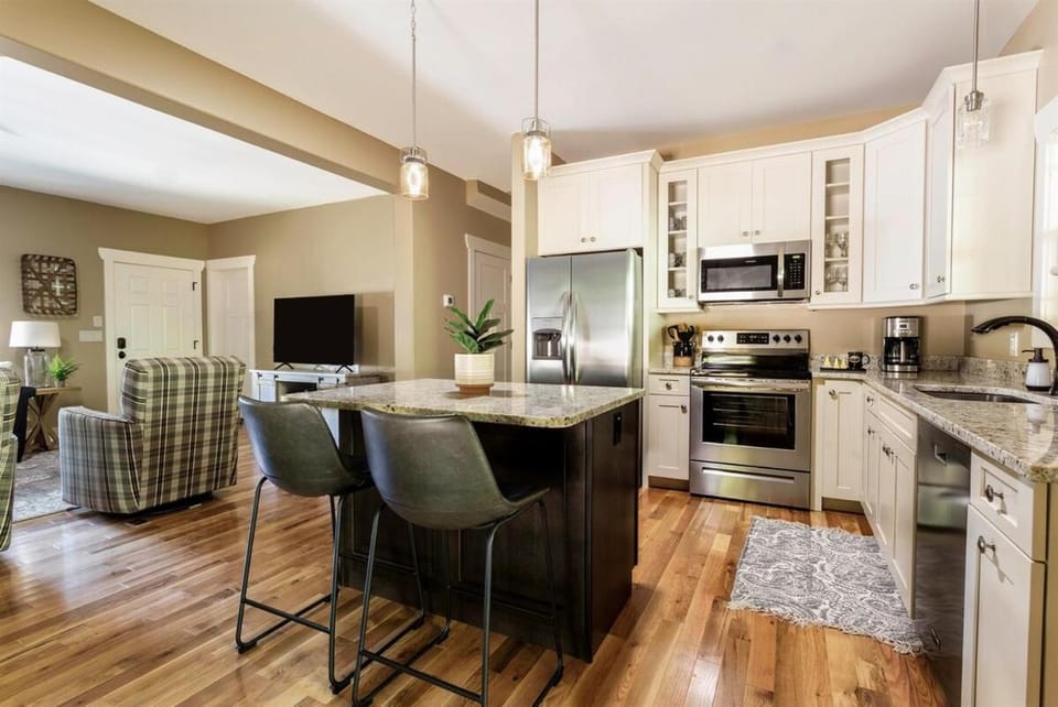 Olive Cottage Peaceful, Private Retreat House in Bent Creek