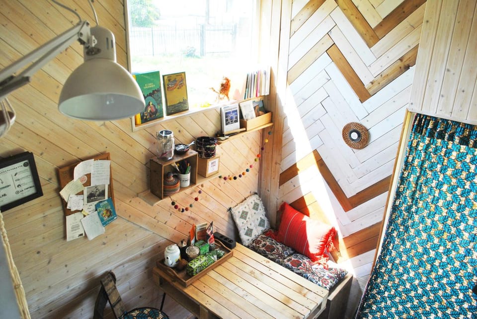 Seating area, Dining area