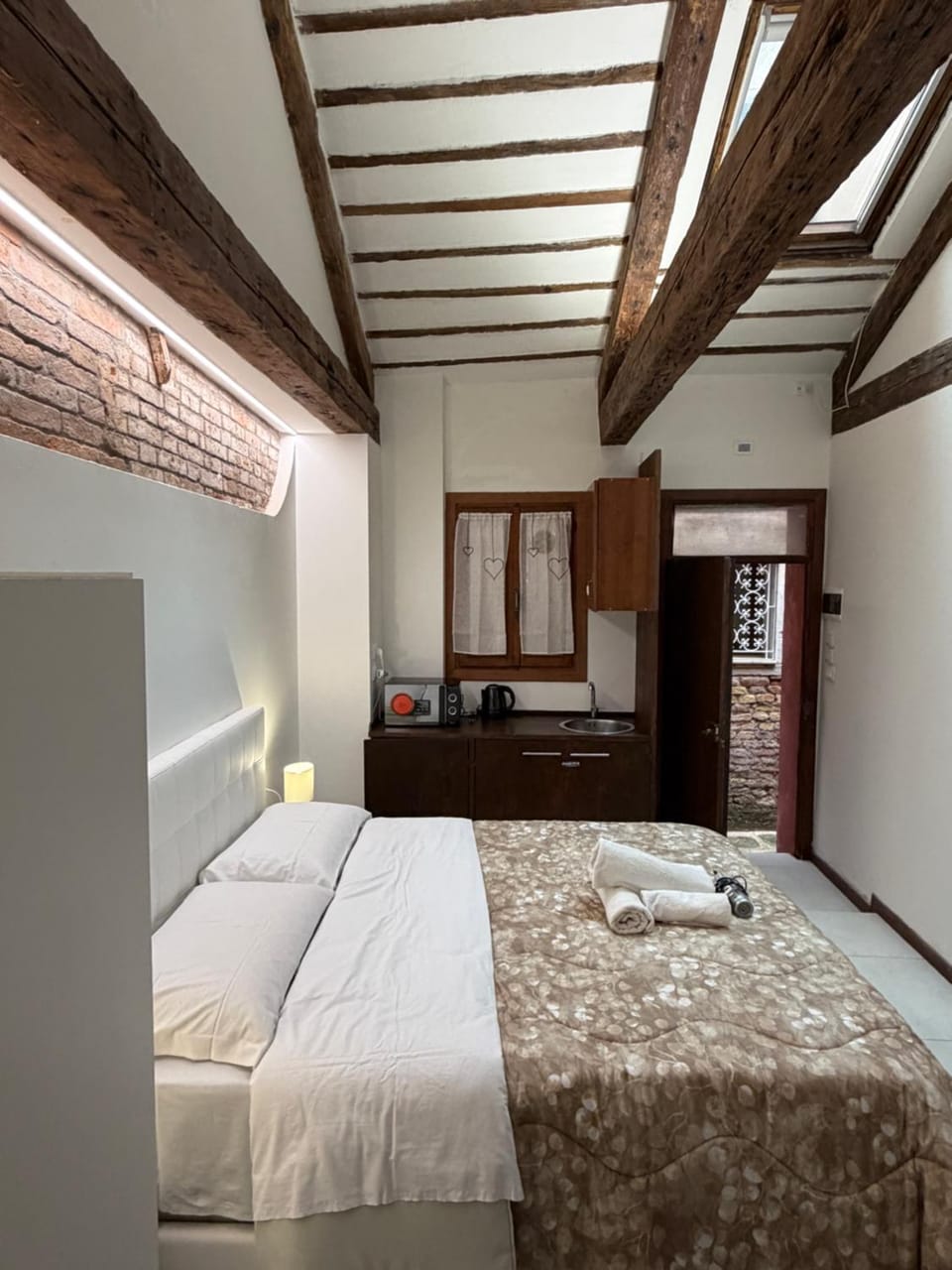 Bed, Photo of the whole room, Bedroom, wardrobe