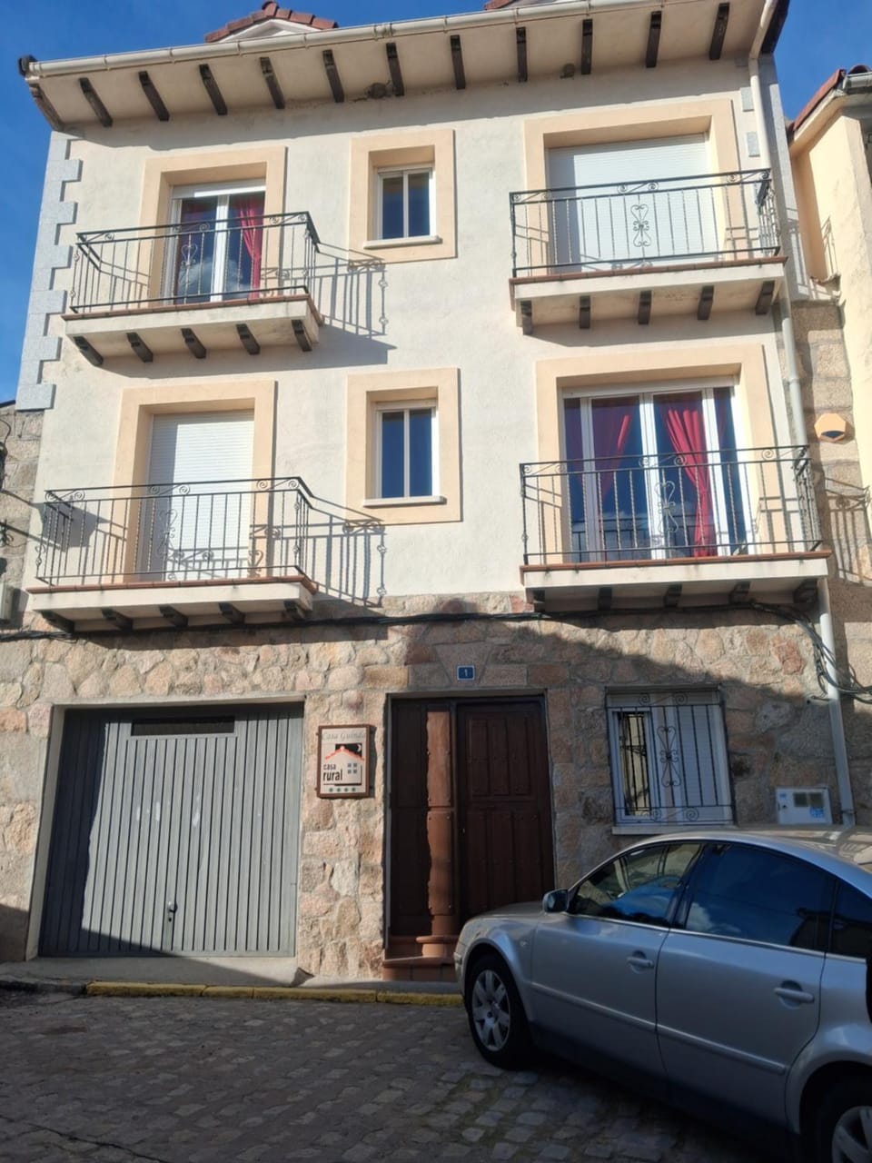 Facade/entrance