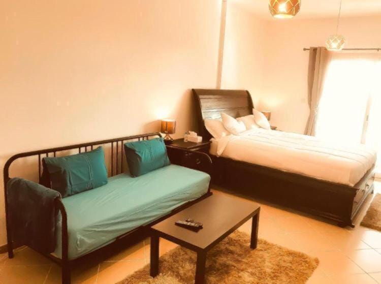 Bed, Living room, Photo of the whole room, Seating area, Bedroom