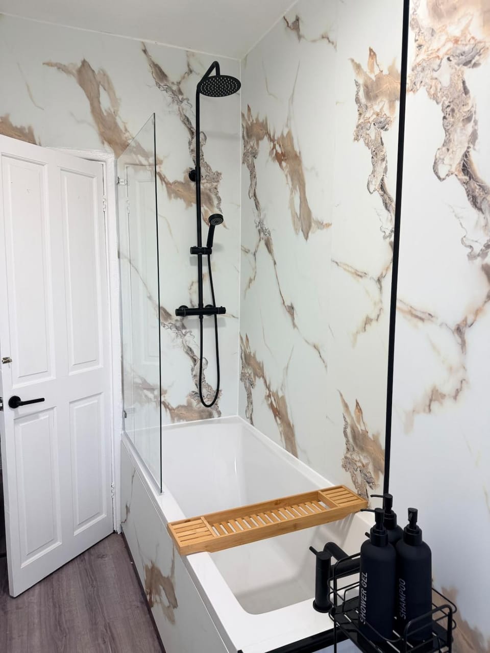 Modern 2 Bedroom Apartment - Free Parking - Close To Metro Apartment in London