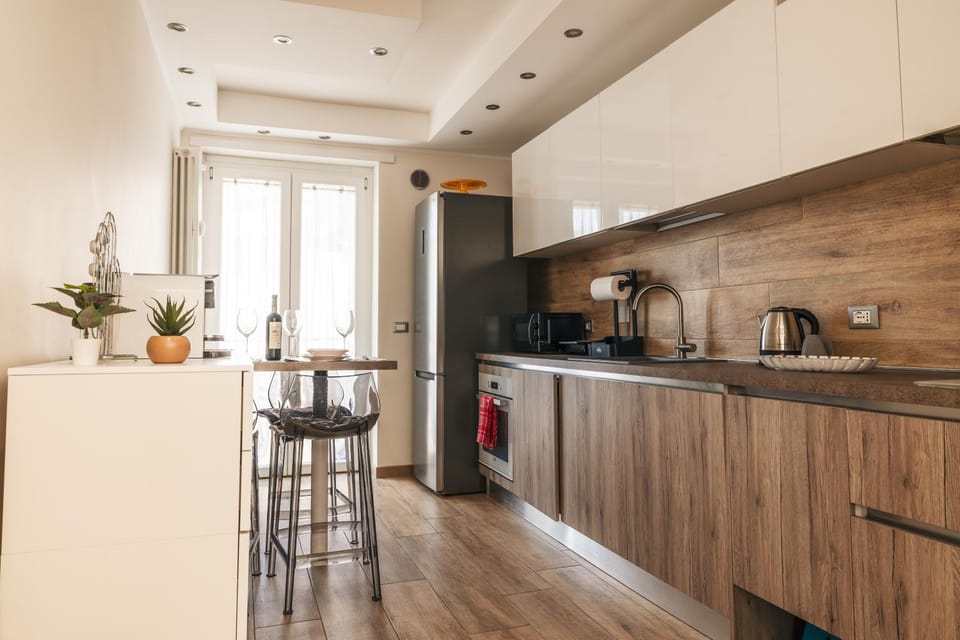 Coffee/tea facilities, Kitchen or kitchenette, dishwasher, oven, stove, toaster