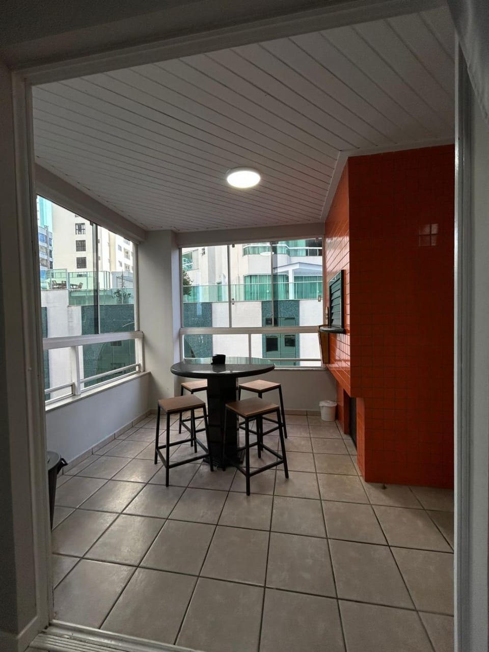 Apartamento a 60m da praia com ar-condicionado Apartment in Camboriú