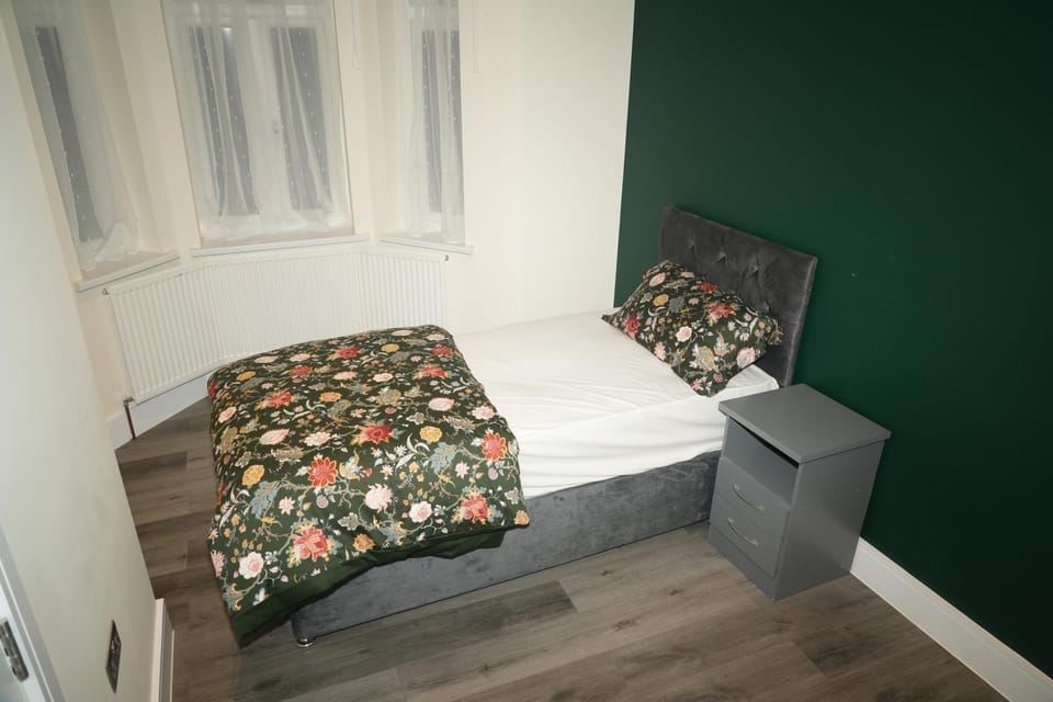 Luxury Rooms Near Heathrow Bed and Breakfast in Hounslow