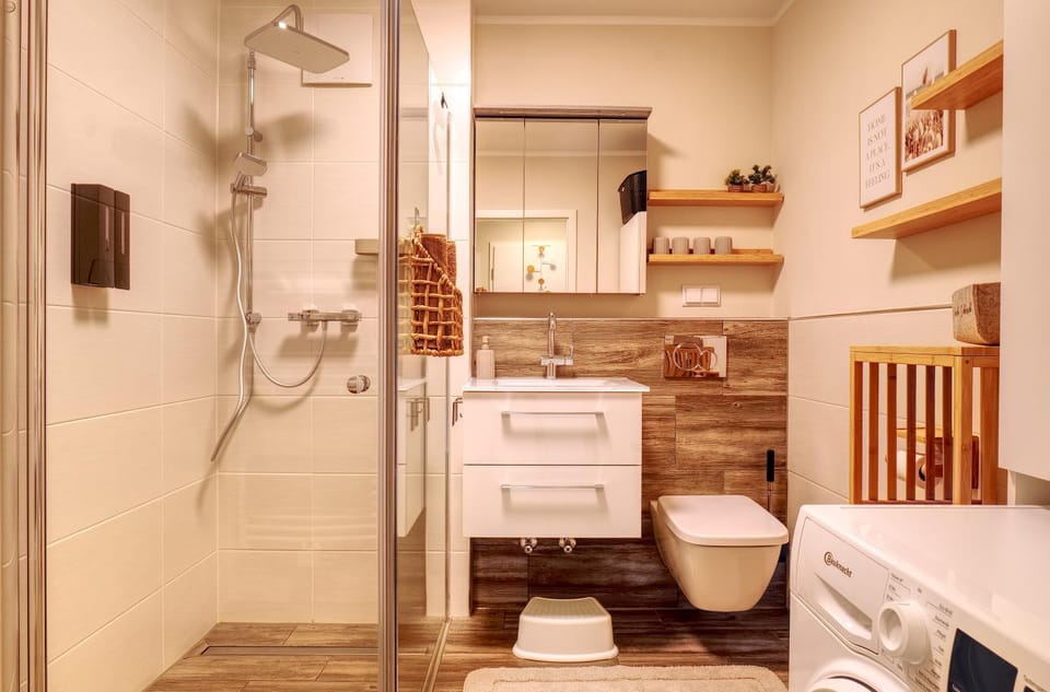 Shower, Toilet, Photo of the whole room, Bath, towels