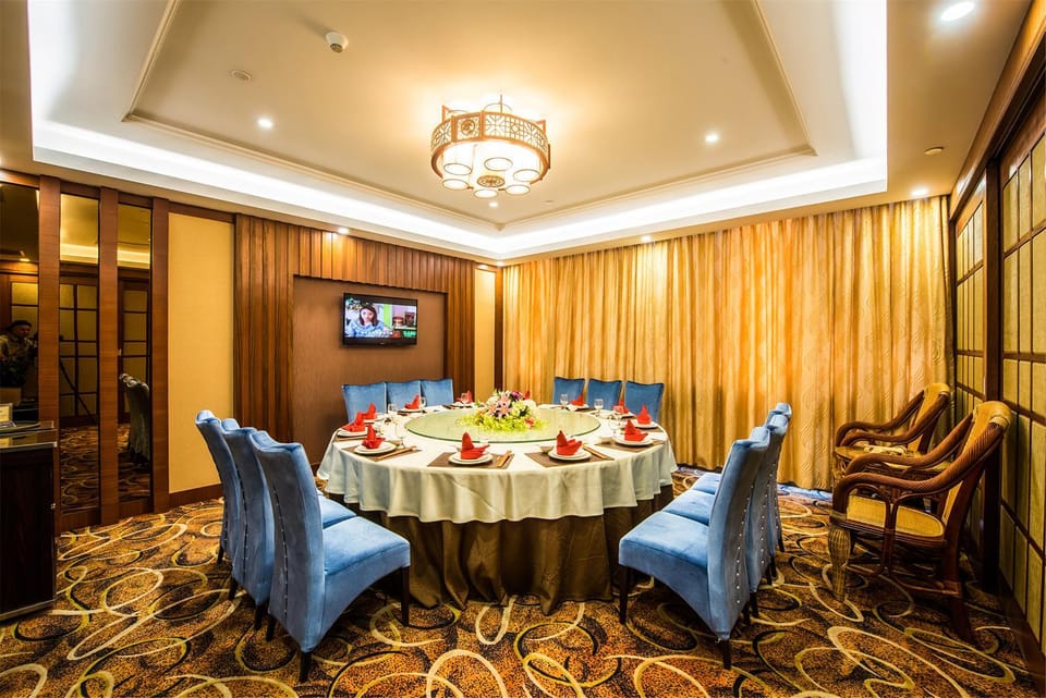 Restaurant/places to eat, Banquet/Function facilities
