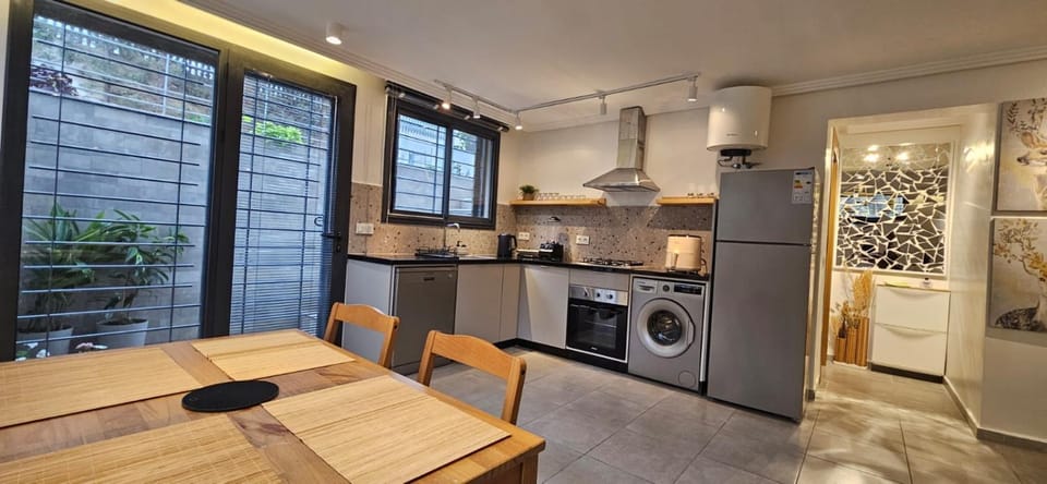 Orange Tree Loft - Private Garden, Free Parking, Fast WiFi & Netflix Apartment in Casablanca