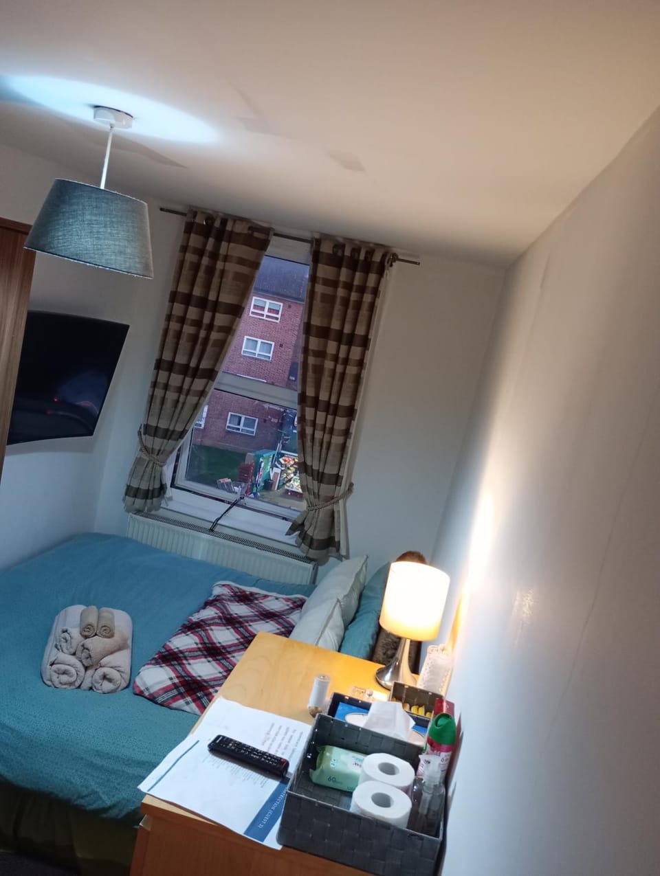 Double bed room in London with a bar Vacation rental in London Borough of Southwark