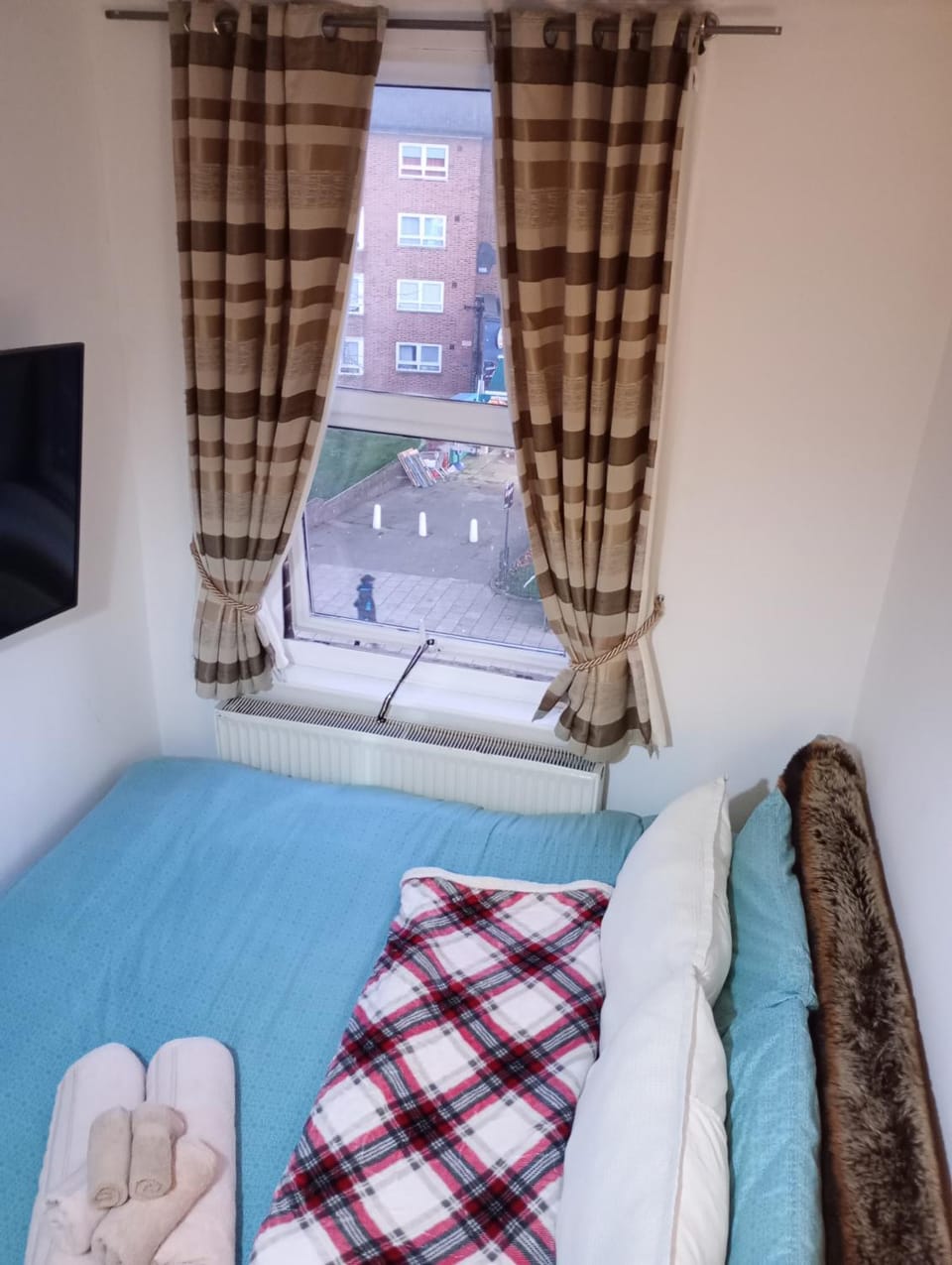 Double bed room in London with a bar Vacation rental in London Borough of Southwark