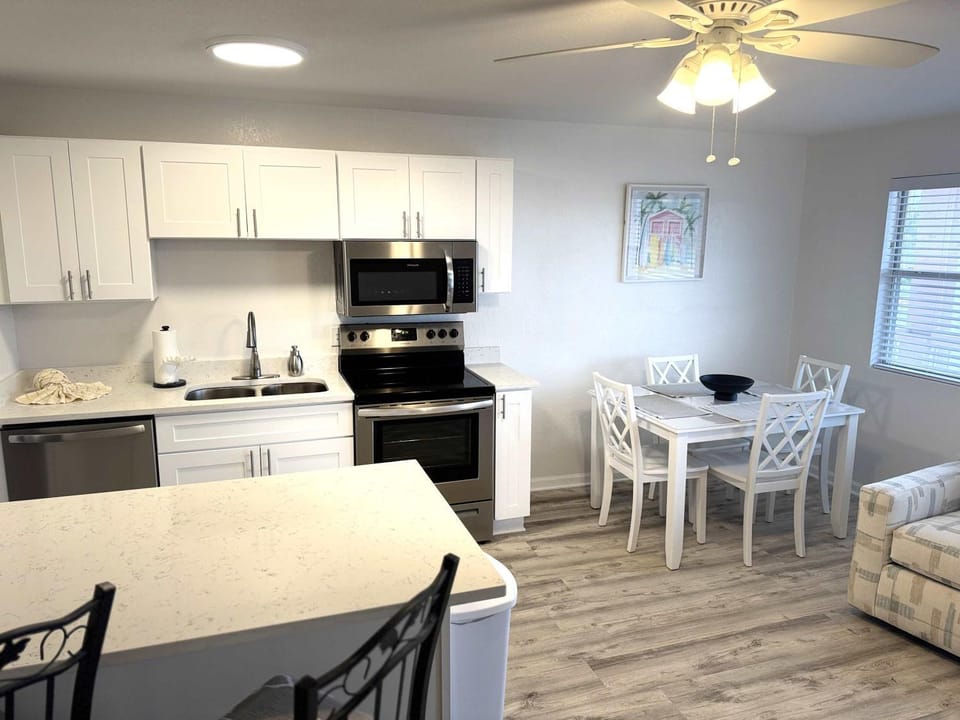 Tropical Isle 209 w Convenient Beach Access House in Okaloosa Island