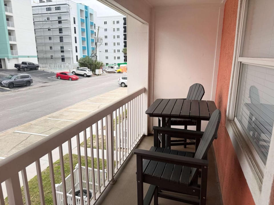 Tropical Isle 209 w Convenient Beach Access House in Okaloosa Island