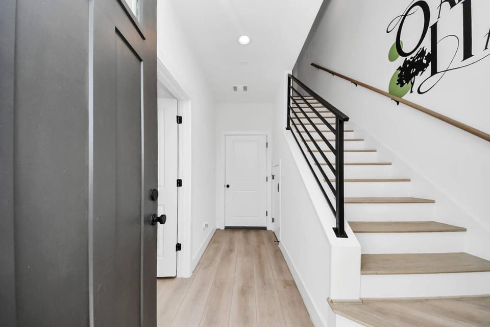OakHaven- Centrally located, near downtown and TMC - Sleeps 10 - 3br3ba House in Houston