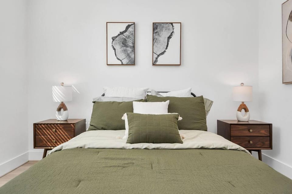 OakHaven- Centrally located, near downtown and TMC - Sleeps 10 - 3br3ba House in Houston