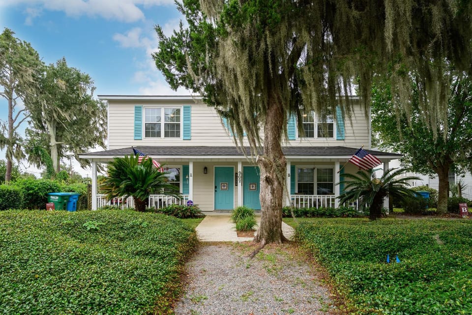Charming Port Royal Duplex – Walk to Shops, Dining & Sands Beach House in Port Royal