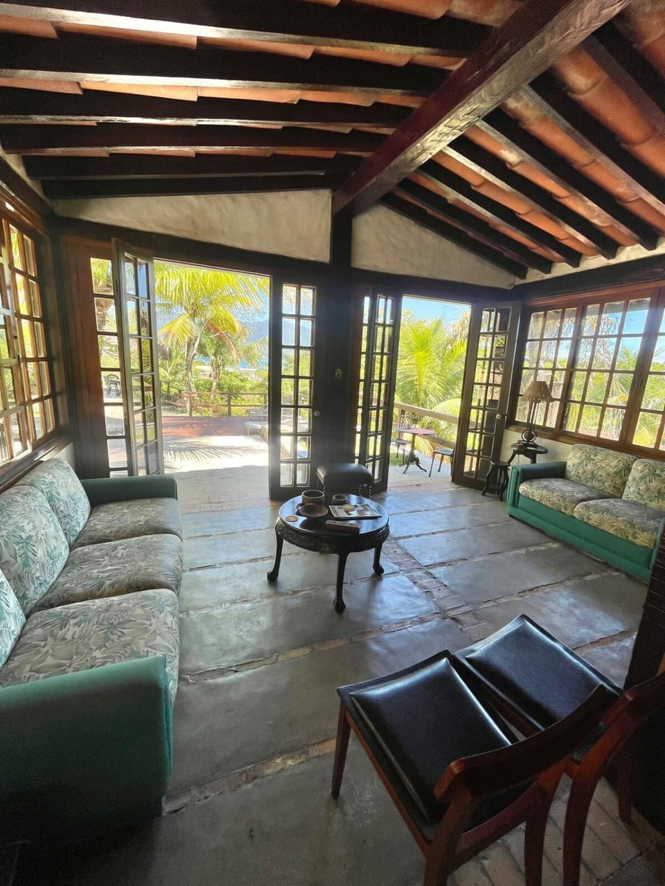 Casa de praia com vista para o mar e para as montanhas, grande com 3 quartos, 3 salas e 3 banheiros House in Ilhabela