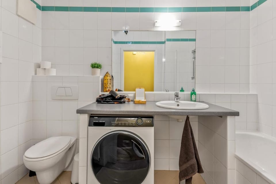 1001 Night 2BR - Gym - Parking Apartment in Vienna