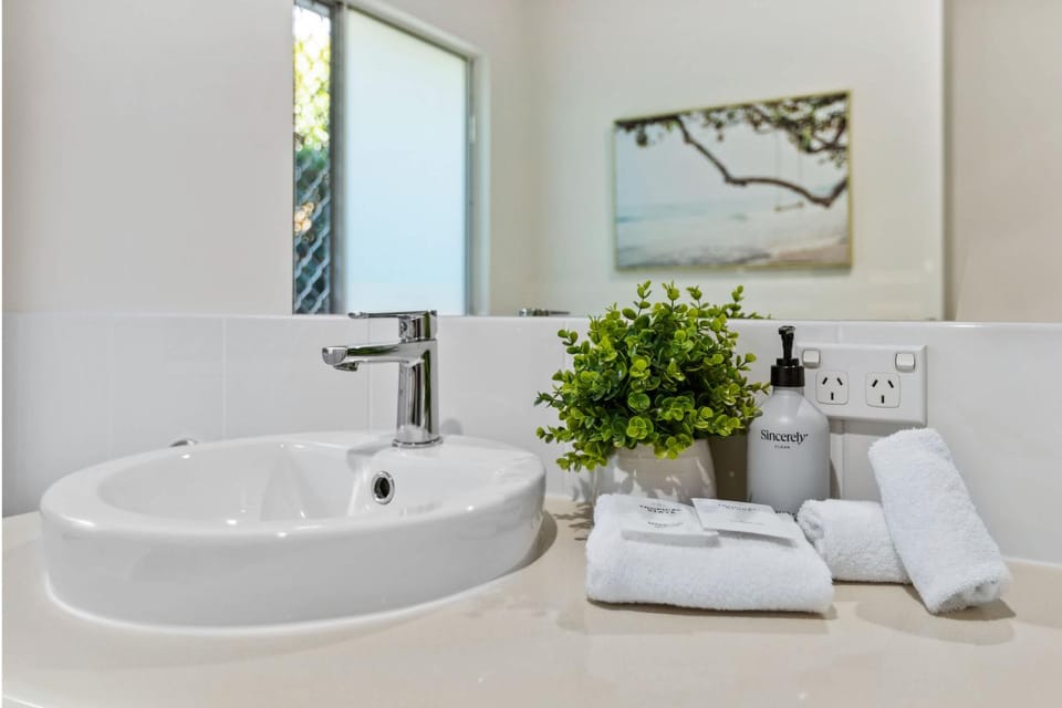 The Nook - Pet & Family-Friendly 4-Bedroom House in Palm Cove