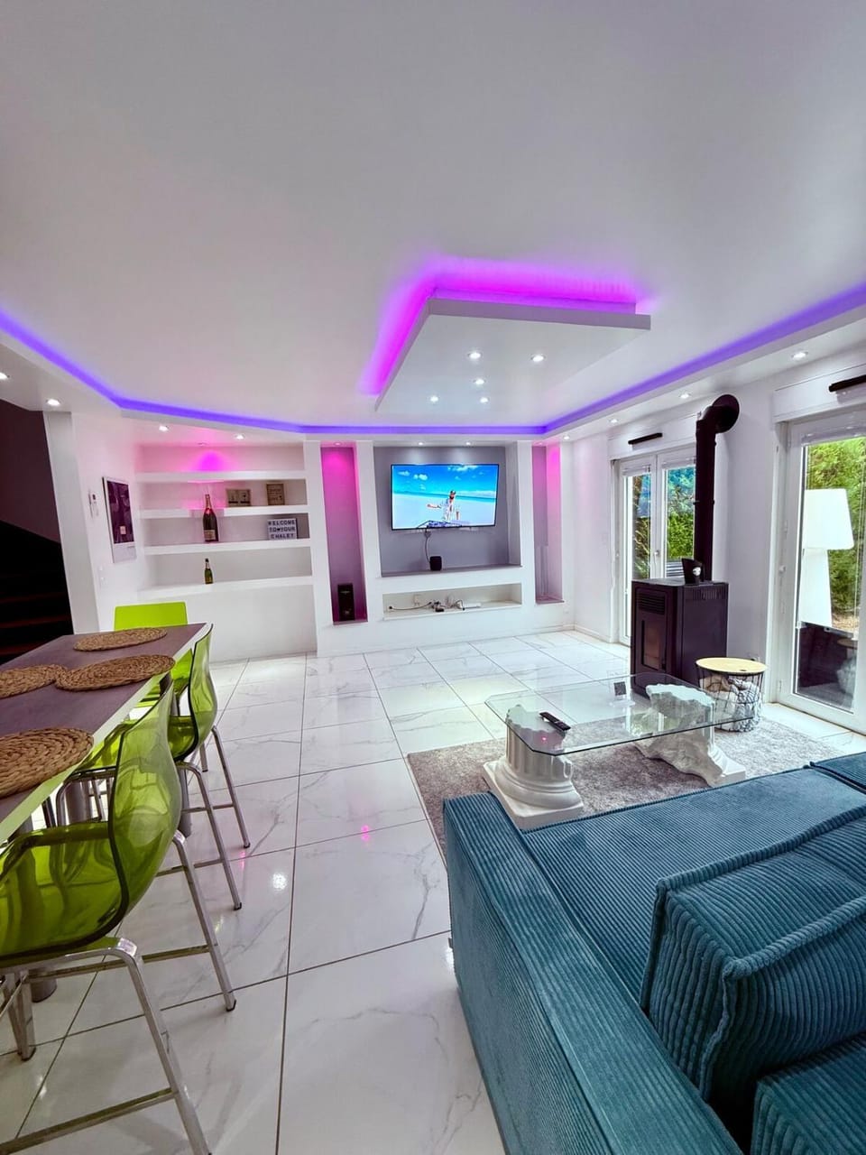 Communal lounge/ TV room, Living room