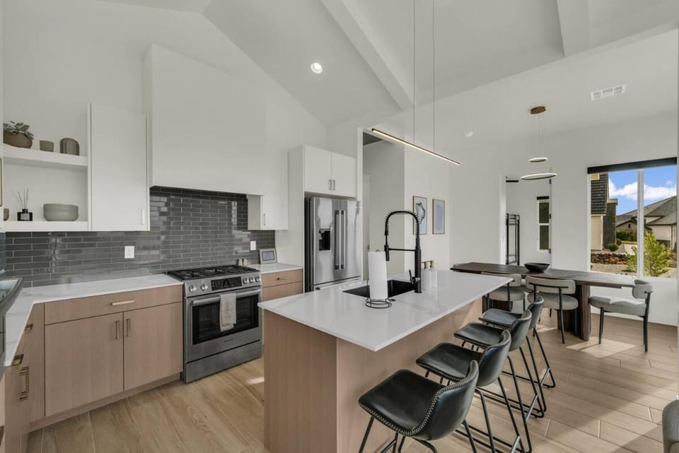2BR Red Rock Retreat | Near Zion + Sand Hollow House in Hurricane
