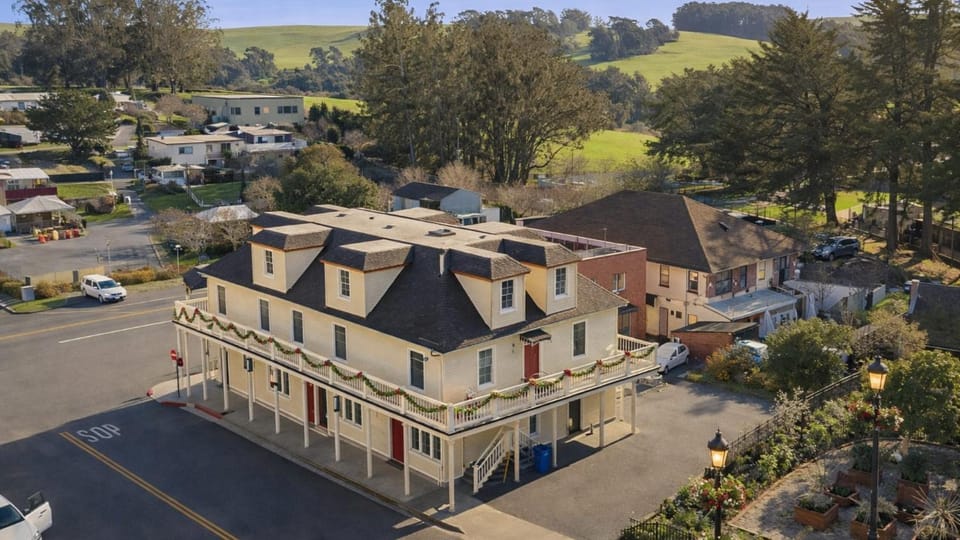 Property building, Bird's eye view, Street view