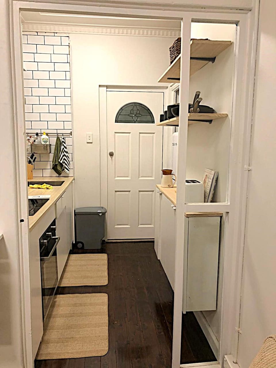 Kitchen or kitchenette, oven