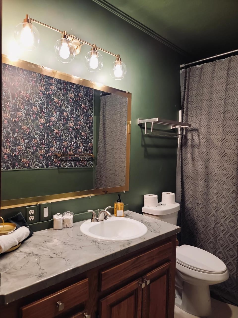 The Starling Room at Stag and Sparrow Vacation rental in Salem
