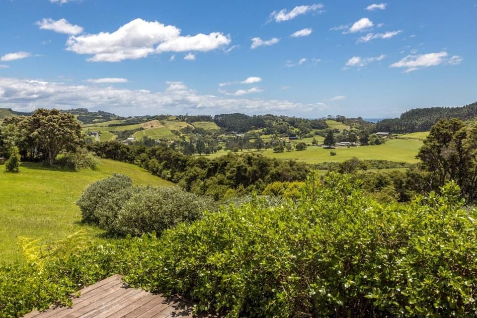 Lookout Landing by Waiheke Pure House in Auckland Region