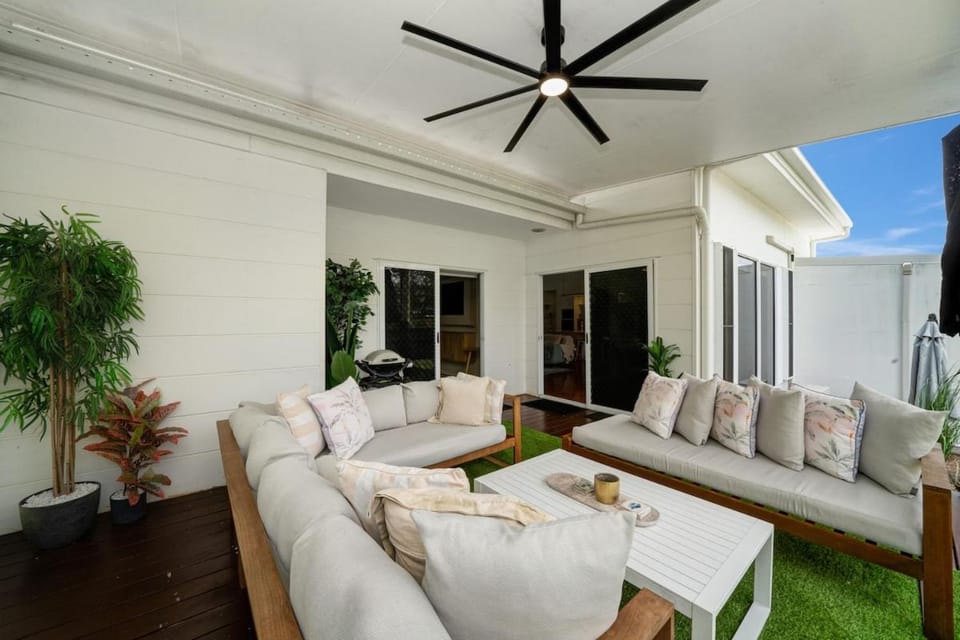 Idalia Oasis 4BR Family Retreat with Garden Bliss House in Queensland