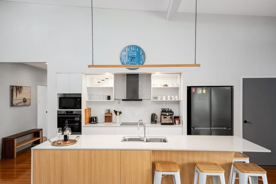 Idalia Oasis 4BR Family Retreat with Garden Bliss House in Queensland