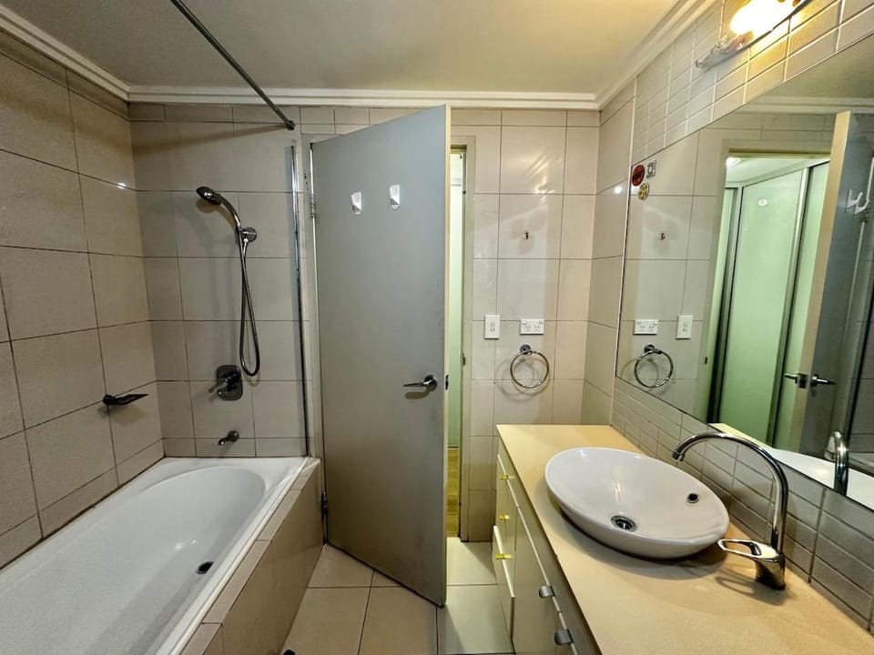 Sydney CBD 2BR-2BA Unit - Free Parking Apartment in Surry Hills