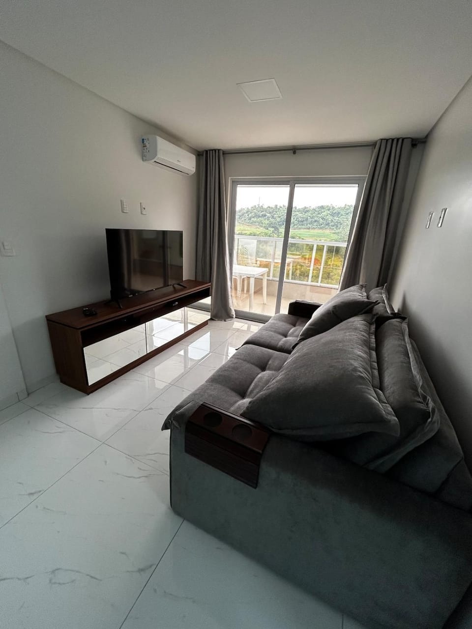 TV and multimedia, Living room, air conditioner