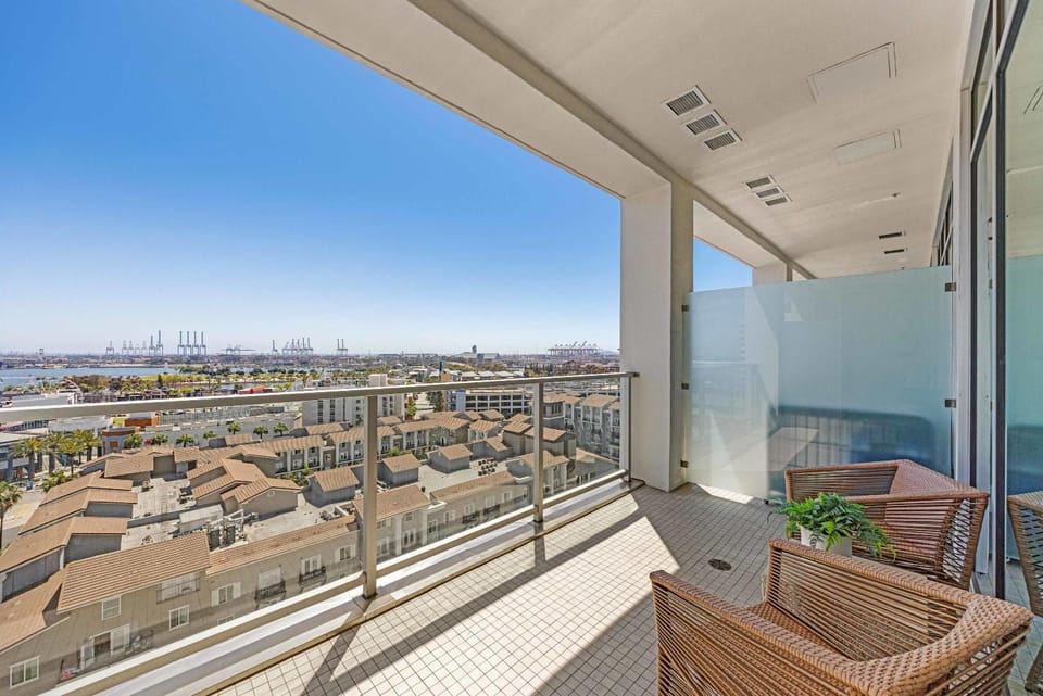 Marbella Lane - Panoramic Splendid Ocean Views Apartment in Long Beach