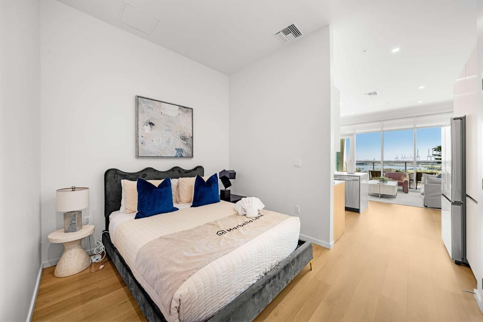 Marbella Lane - Panoramic Splendid Ocean Views Apartment in Long Beach