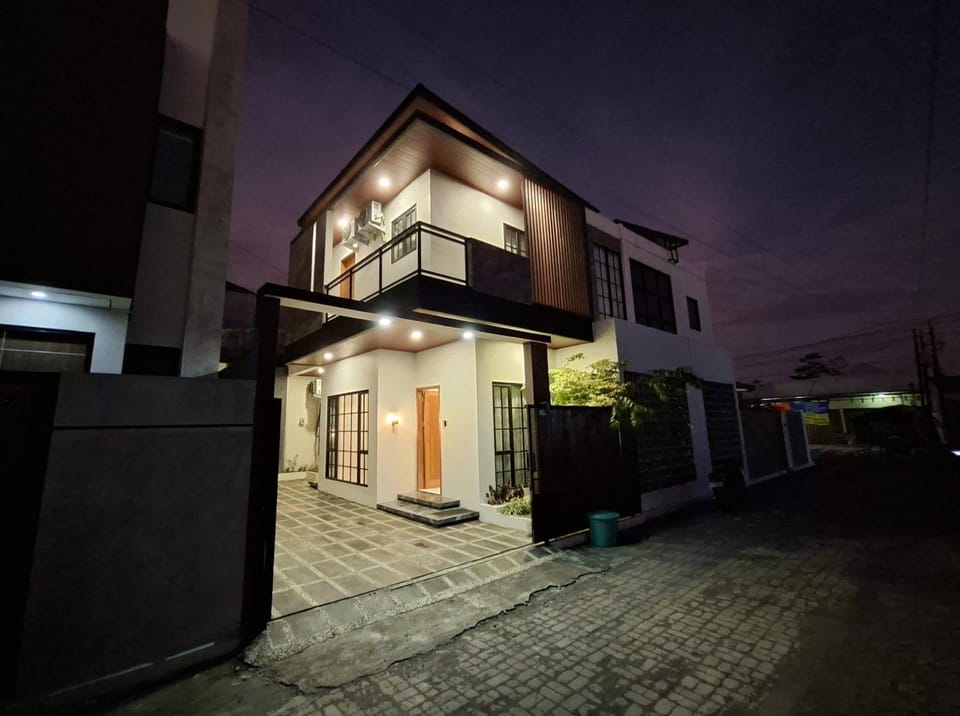 Property building, Night, Neighbourhood, Balcony/Terrace, Street view