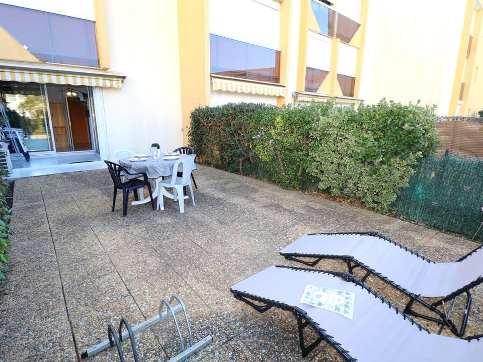 Appartement lumineux avec terrasse et parking sécurisé - FR-1-307-291 Apartment in Le Grau-du-Roi