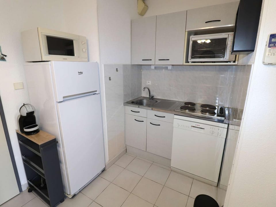 Appartement lumineux avec terrasse et parking sécurisé - FR-1-307-291 Apartment in Le Grau-du-Roi