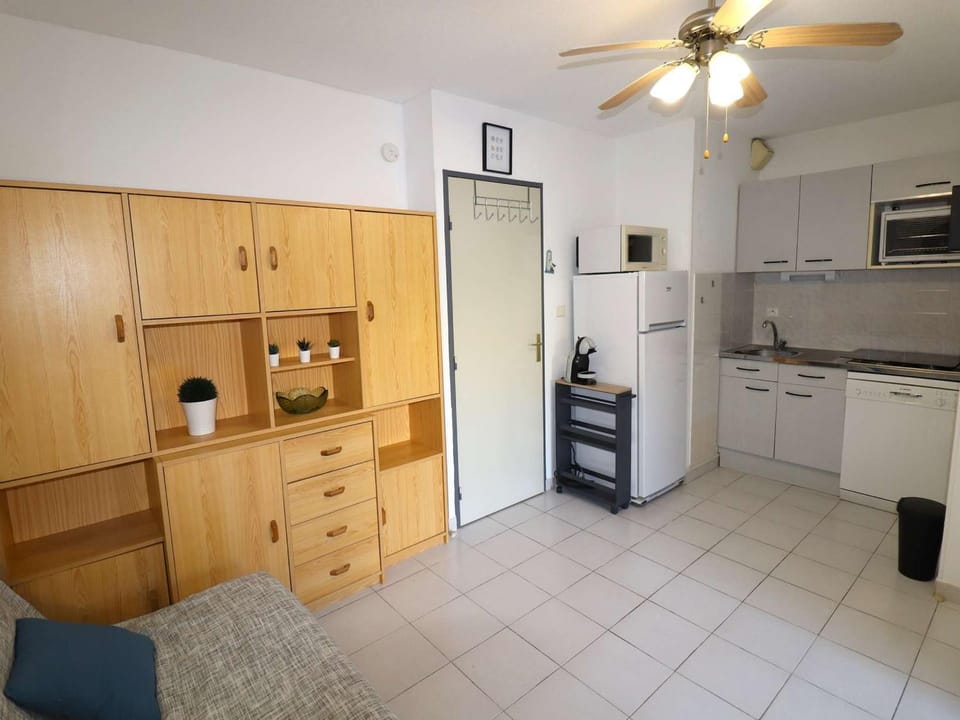 Appartement lumineux avec terrasse et parking sécurisé - FR-1-307-291 Apartment in Le Grau-du-Roi