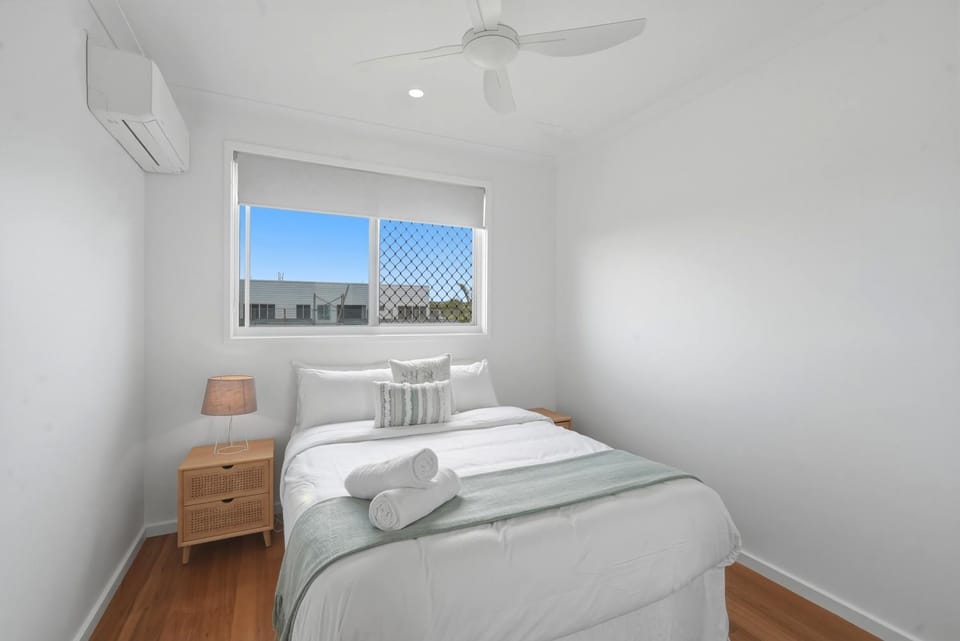 Solas Sands 3 BR w Pool & Boat Park - 5 min Beach House in Agnes Water
