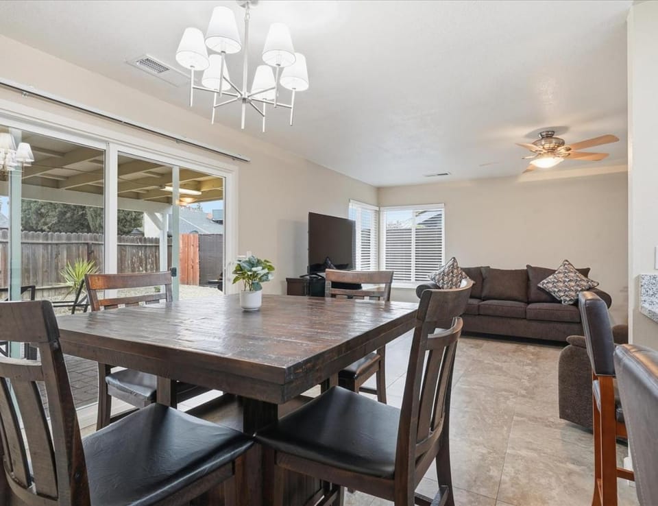 Living room, Dining area