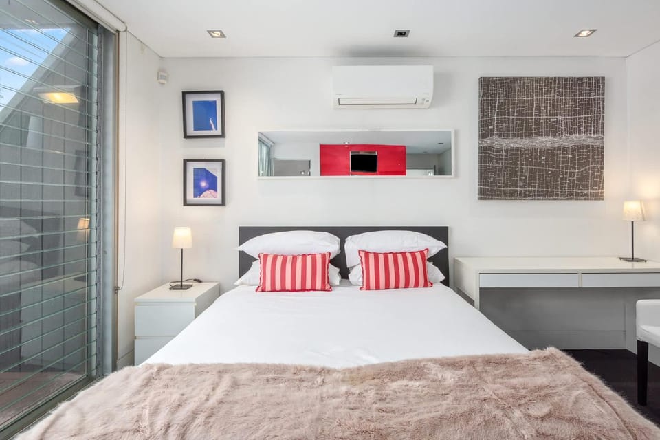 Camperdown Parkside Studio Apartment in Sydney